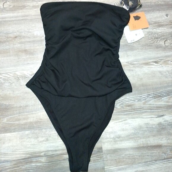 lady swimsuit - Picture 1 of 3